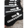 GROOM IS SLEEPING BASKILI LASTİKLİ SİYAH UYKU BANDI