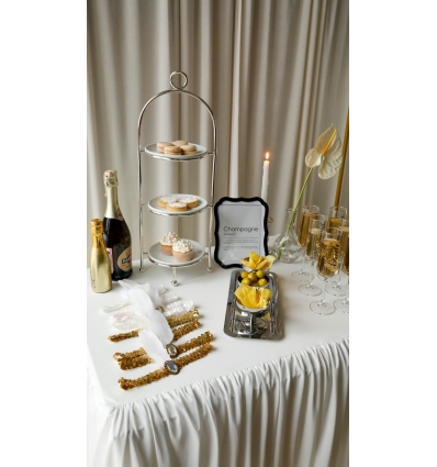 CHAMPAGNE AND FEATHER-DORE PULLU BEYAZ TÜY EKLEMELİ SAÇ AKSESUARI