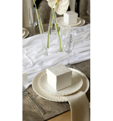 PEARL AND PROSECCO BRIDESMAID GIFT BASKILI KUTU