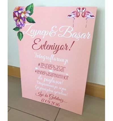 FLAMİNGO DETAYLI KARŞILAMA HASHTAG AYAKLI PANO