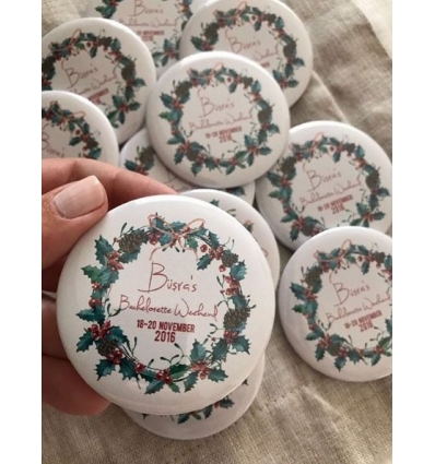 KIŞ ÇİÇEĞİ DETAYLI İSİM BASKILI İĞNELİ ROZET